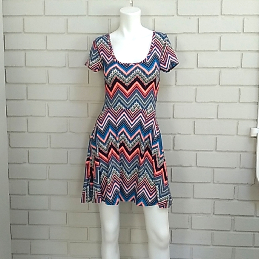 No Boundaries Vibrant Geometric Pattern Open Back Mini Dress. Sz Small NWOT